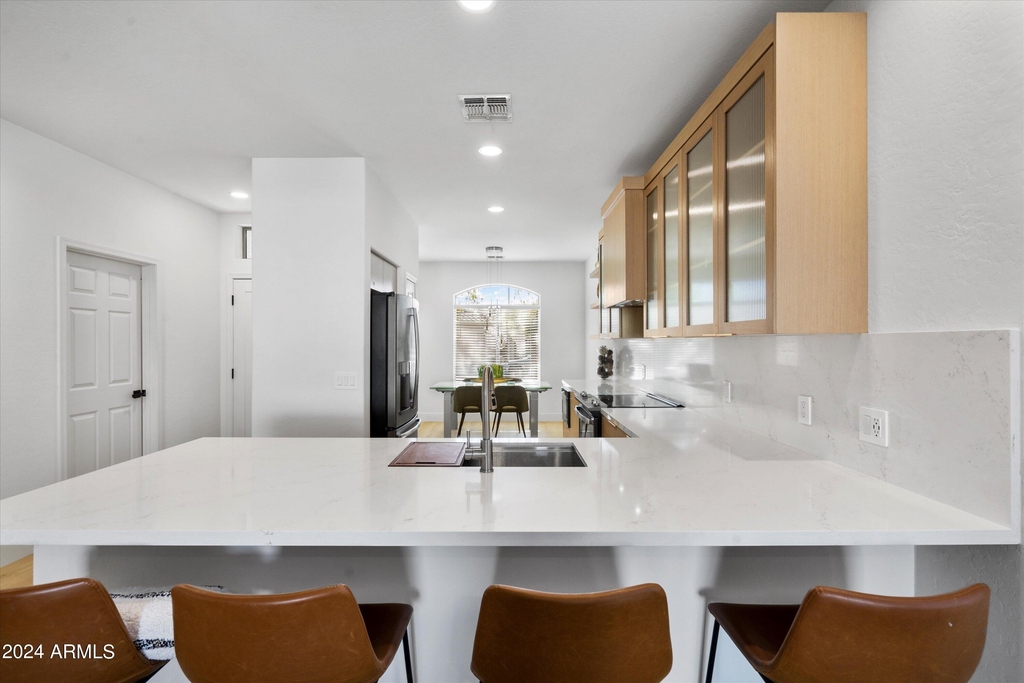 1084 E Susan Lane - Photo 2