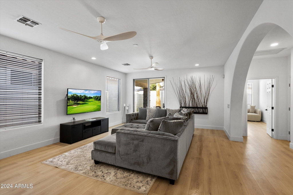 1084 E Susan Lane - Photo 19