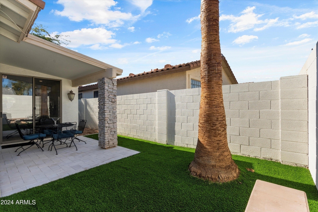 1084 E Susan Lane - Photo 21