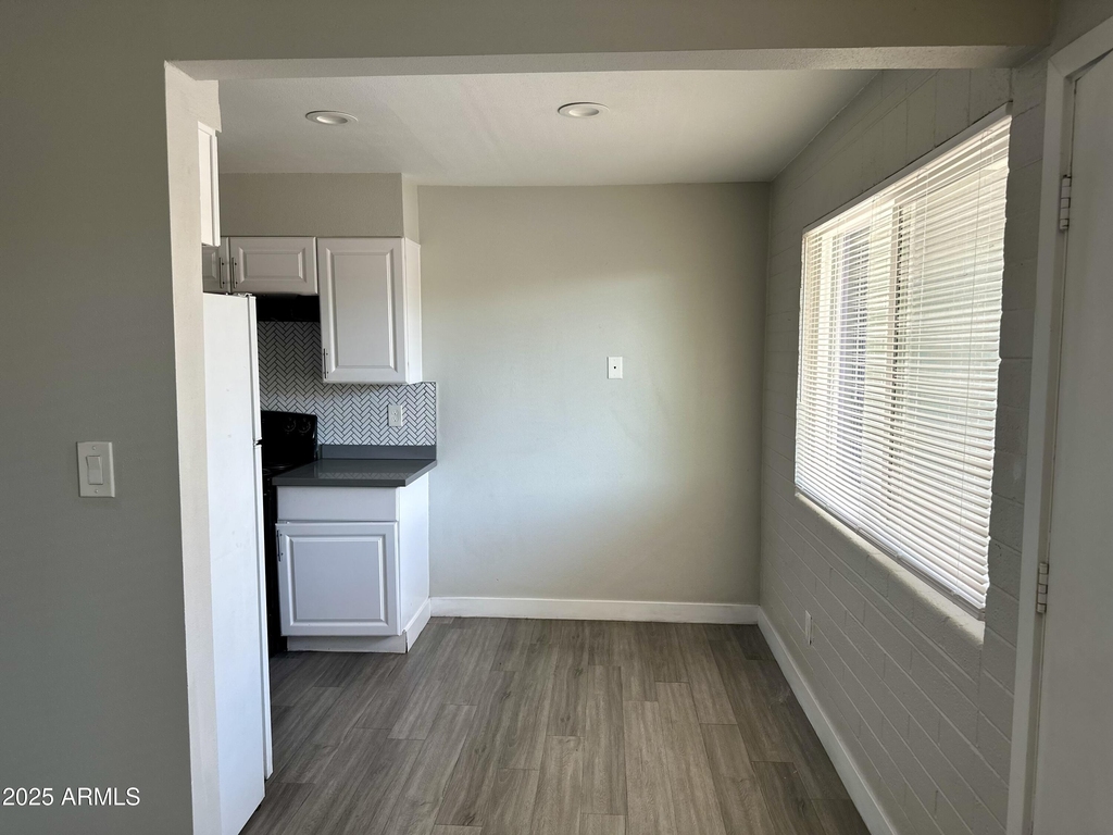 3219 E Earll Drive - Photo 3