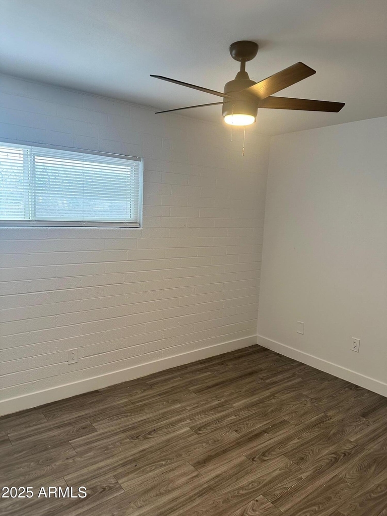 3219 E Earll Drive - Photo 12