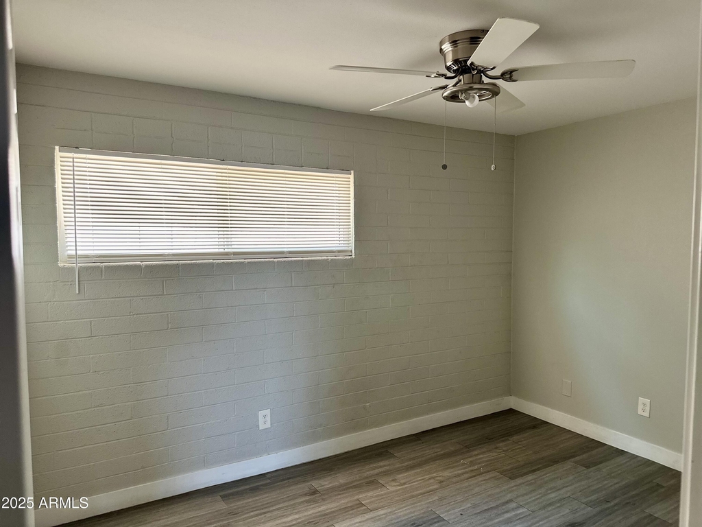 3219 E Earll Drive - Photo 5