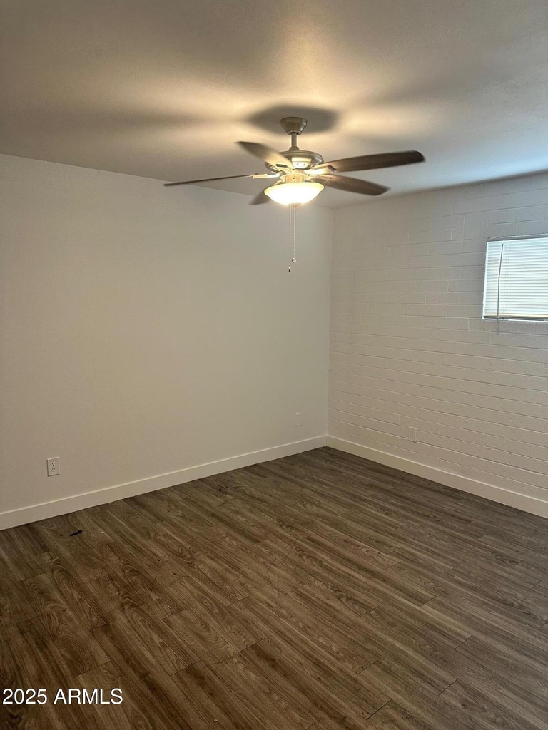 3219 E Earll Drive - Photo 7