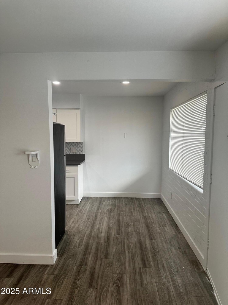 3219 E Earll Drive - Photo 10