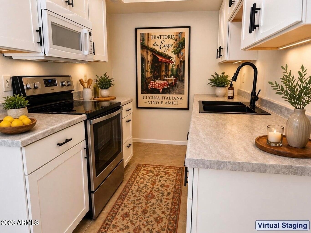286 W Palomino Drive - Photo 1