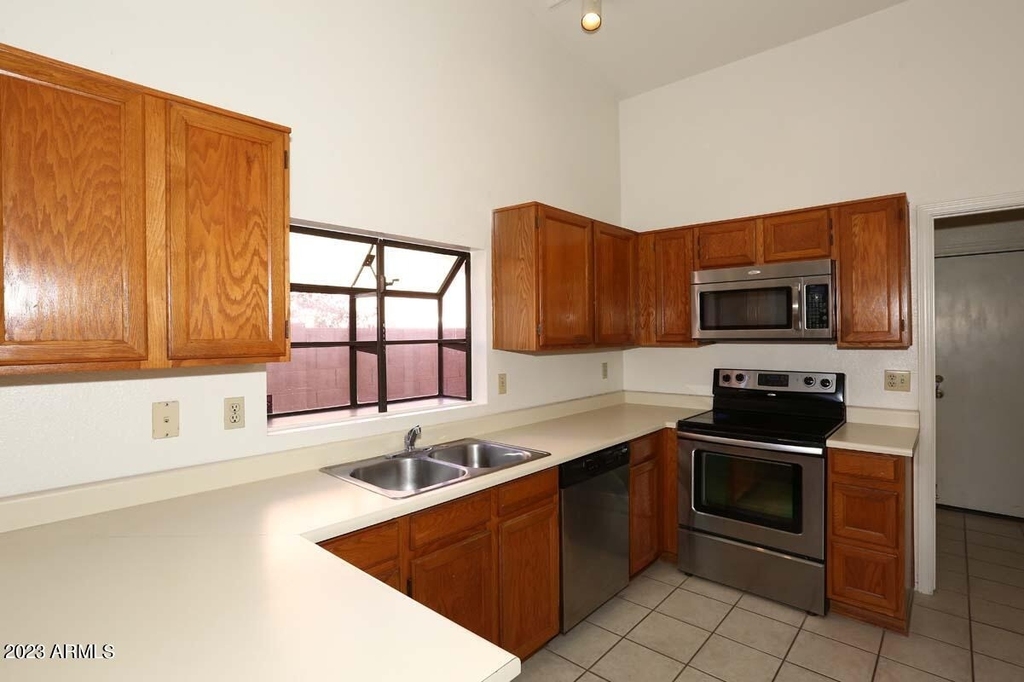 9210 N 104th Place - Photo 8