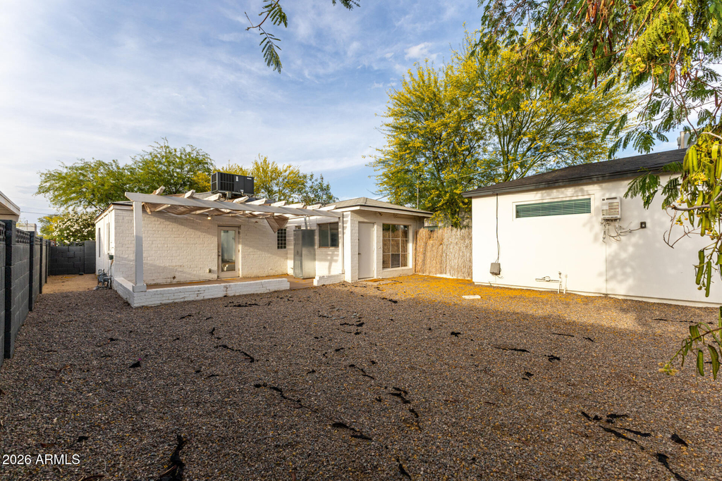 365 E Weldon Avenue - Photo 13