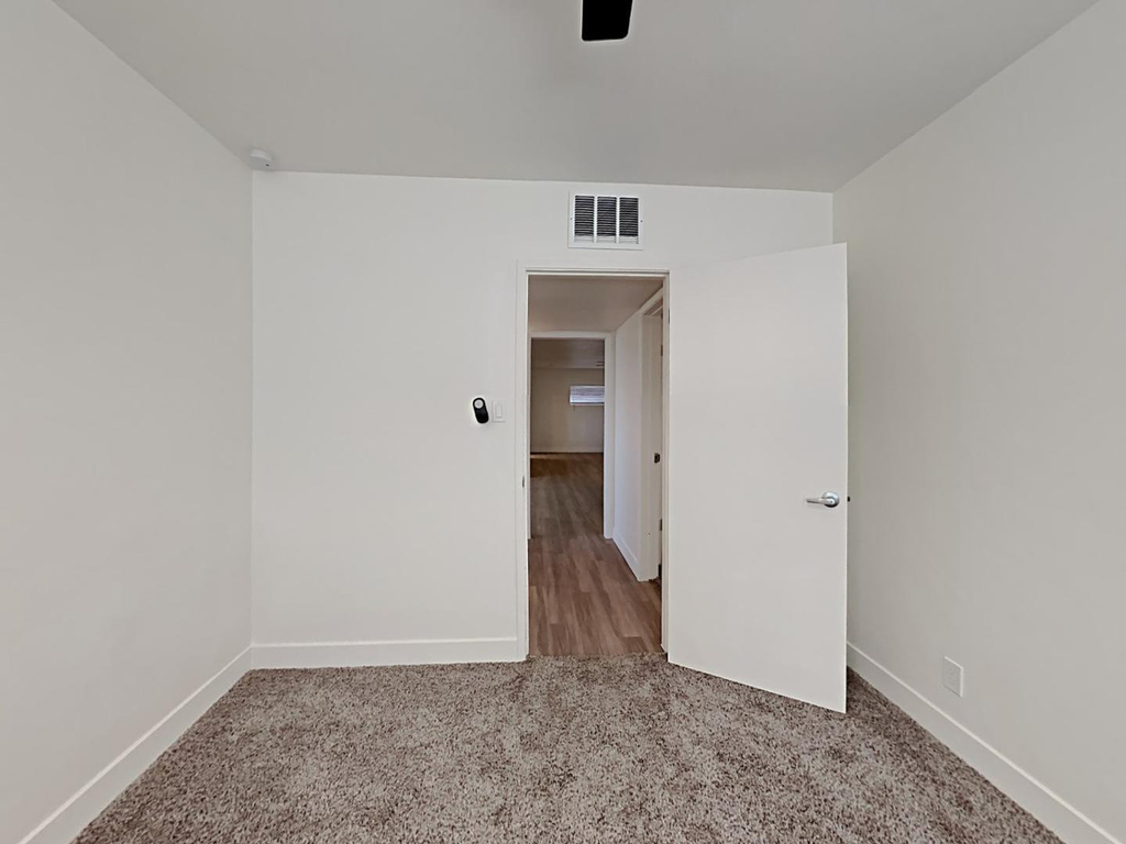 2431 W Shady Glen Avenue - Photo 10