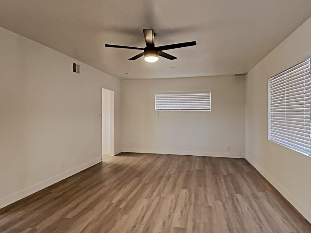 2431 W Shady Glen Avenue - Photo 11