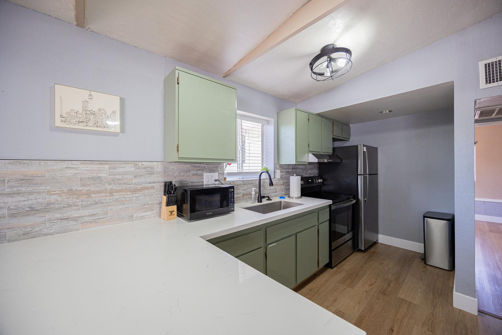 1221 E Highland Avenue - Photo 8