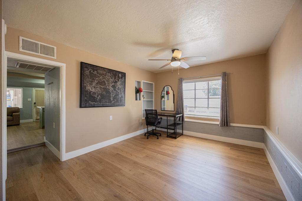 1221 E Highland Avenue - Photo 10