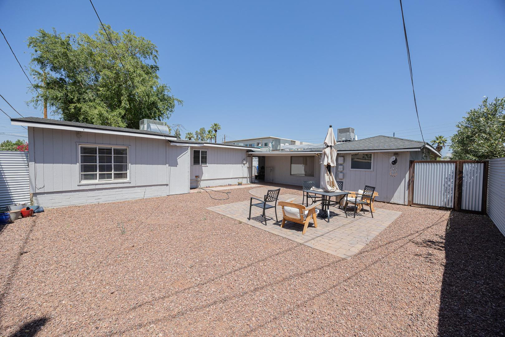 1221 E Highland Avenue - Photo 15