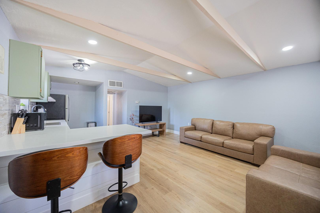 1221 E Highland Avenue - Photo 7