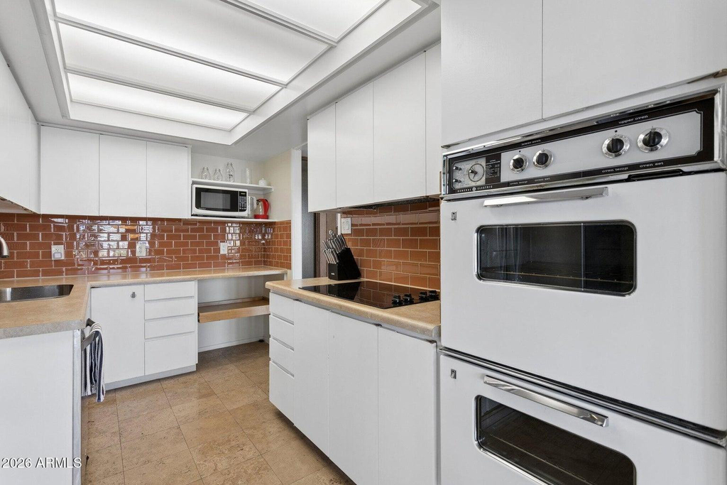 2323 N Central Avenue - Photo 3