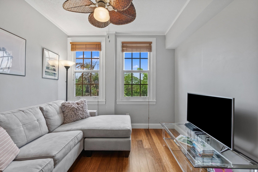 235 Sunrise Avenue - Photo 2