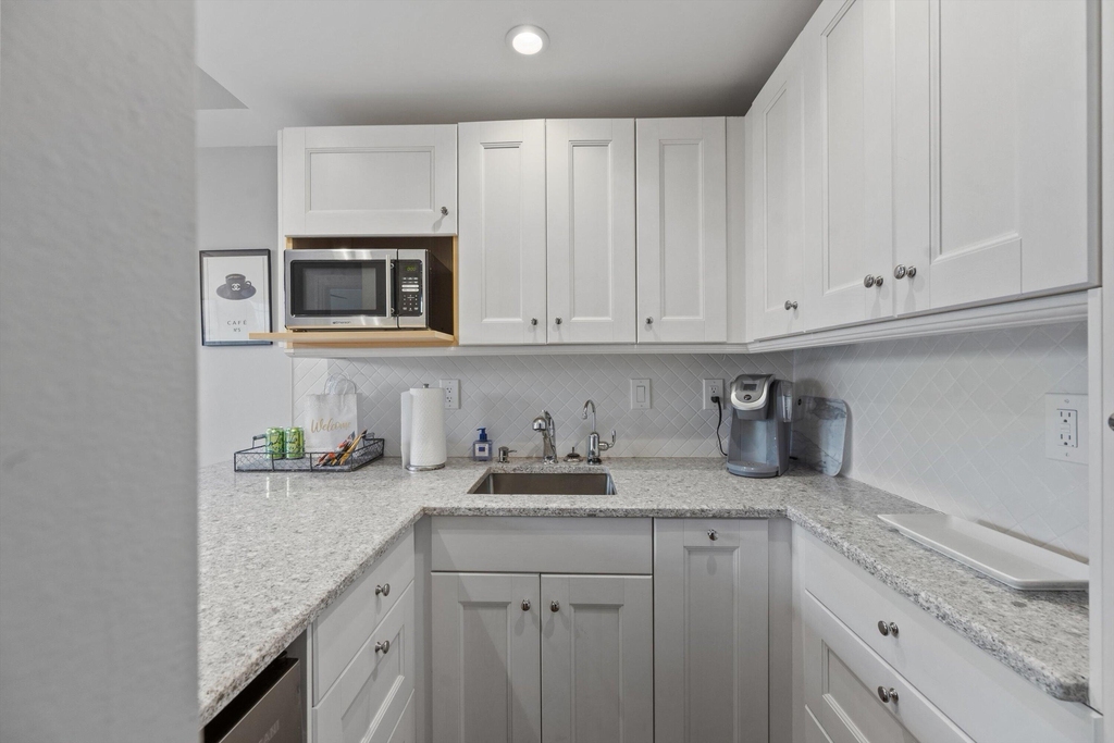 235 Sunrise Avenue - Photo 9