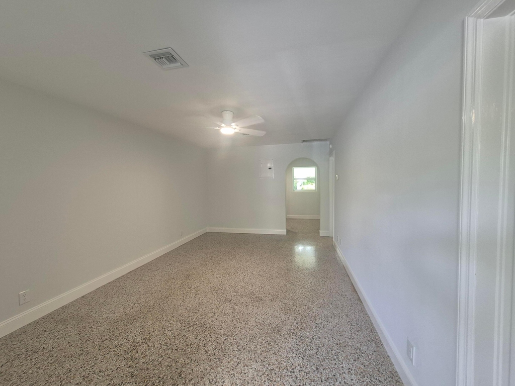 1119 Ne 17th Avenue - Photo 1