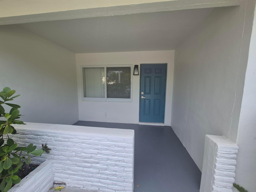 1119 Ne 17th Avenue - Photo 0