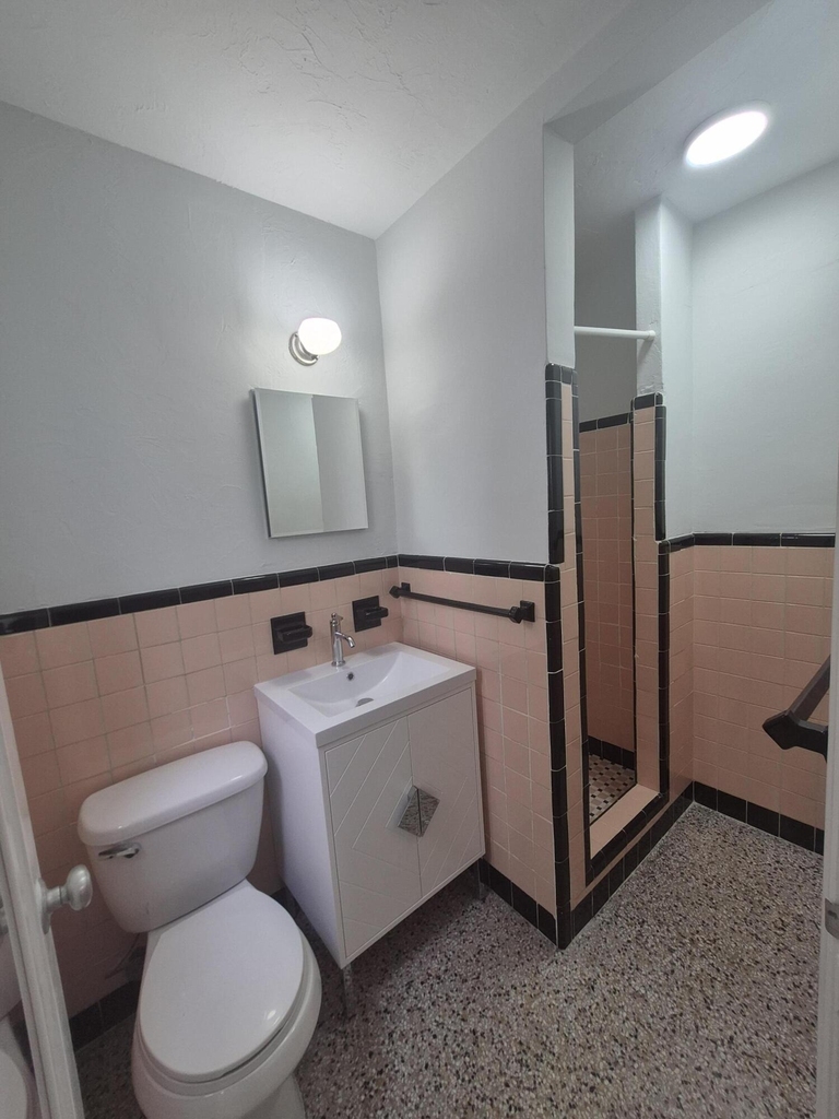 1119 Ne 17th Avenue - Photo 8