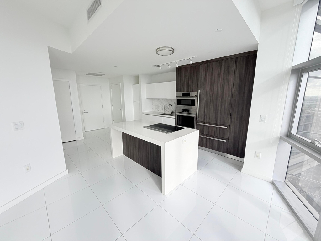 851 Ne 1st Avenue - Photo 3