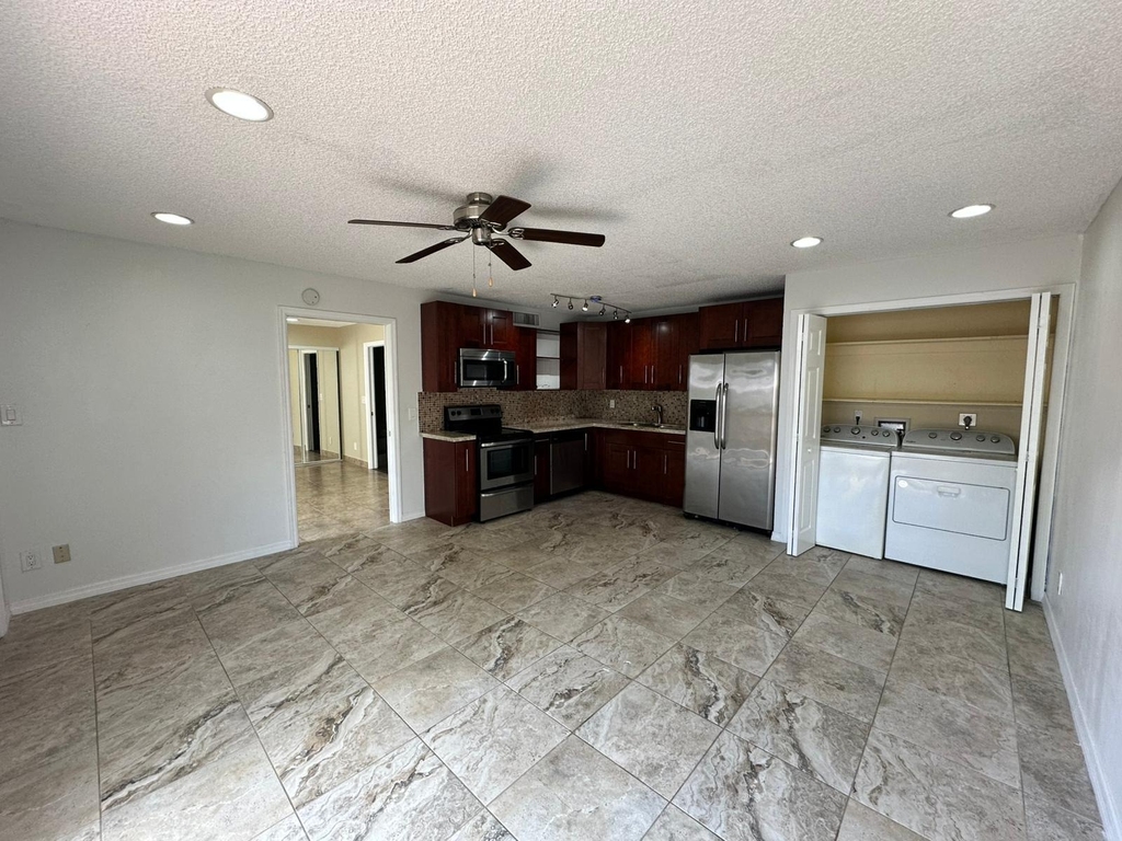 637 Executive Center Drive - Photo 5