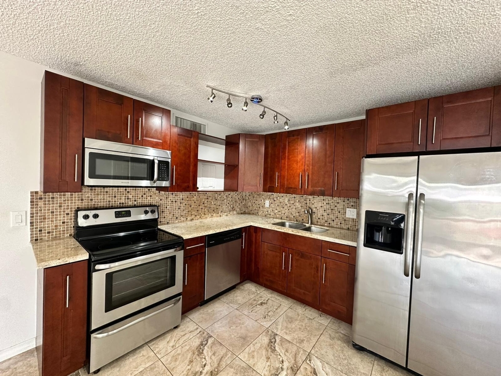 637 Executive Center Drive - Photo 6