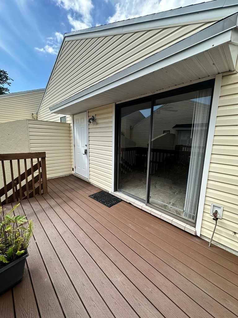 637 Executive Center Drive - Photo 0