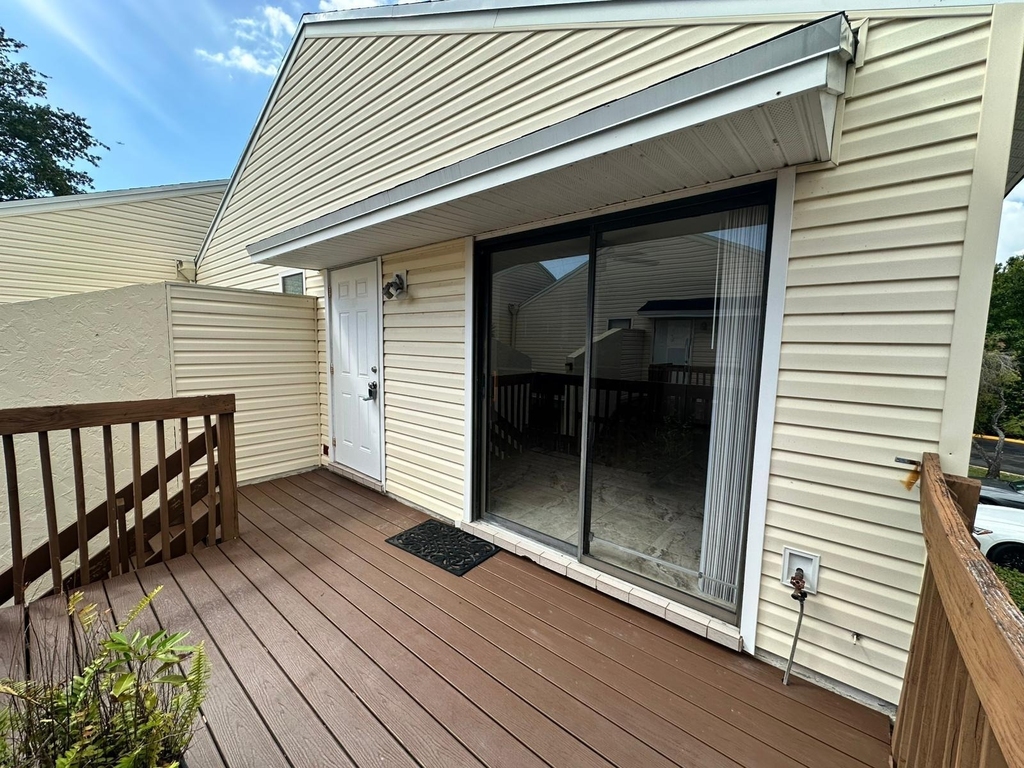 637 Executive Center Drive - Photo 2