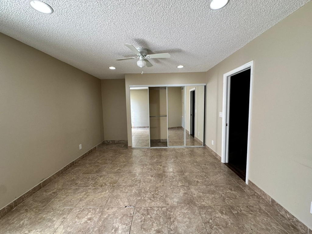 637 Executive Center Drive - Photo 9