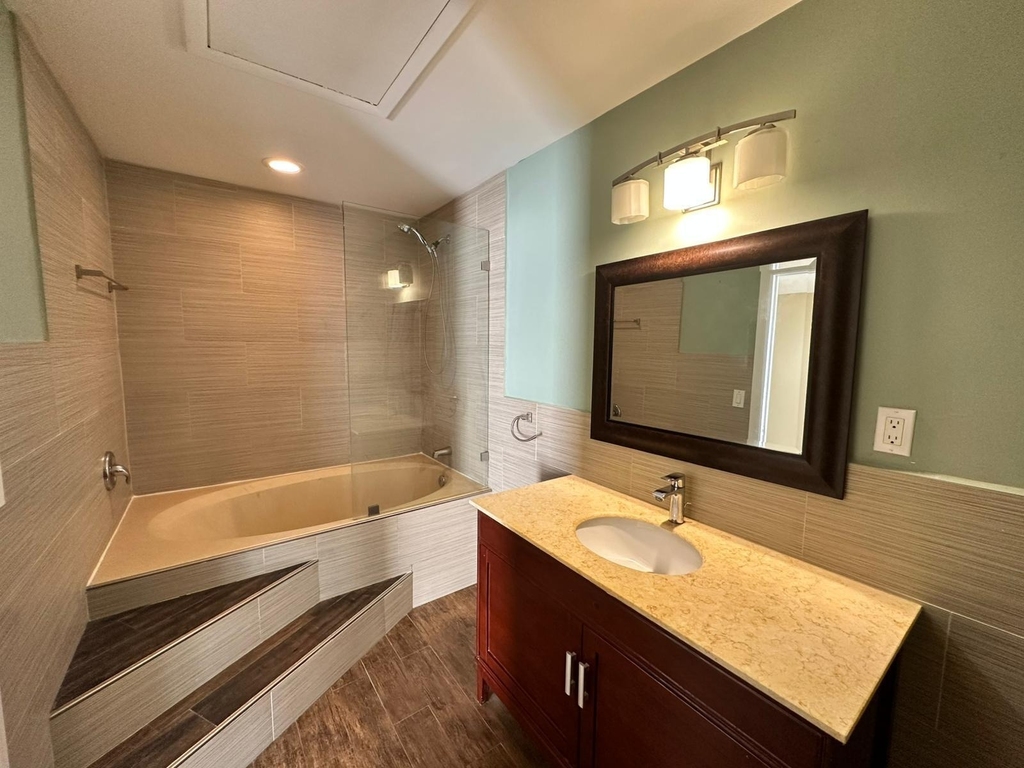 637 Executive Center Drive - Photo 11