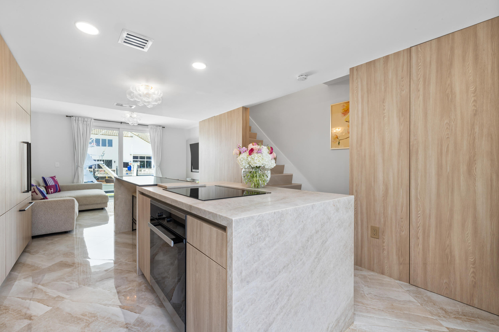 966 Jeffery Street - Photo 7