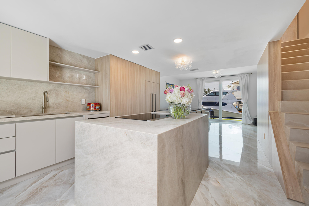 966 Jeffery Street - Photo 2