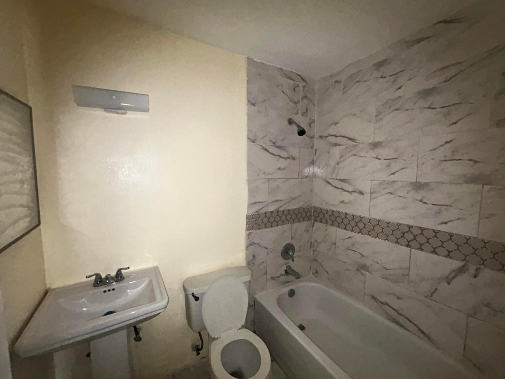 2691 Nw 8th Street - Photo 2