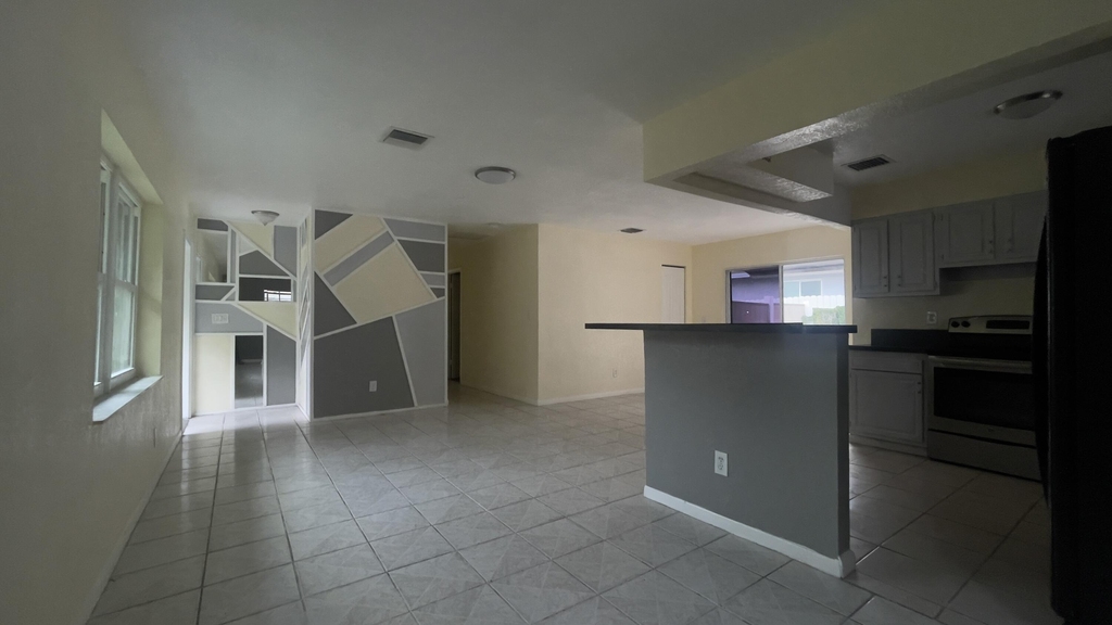 2691 Nw 8th Street - Photo 5