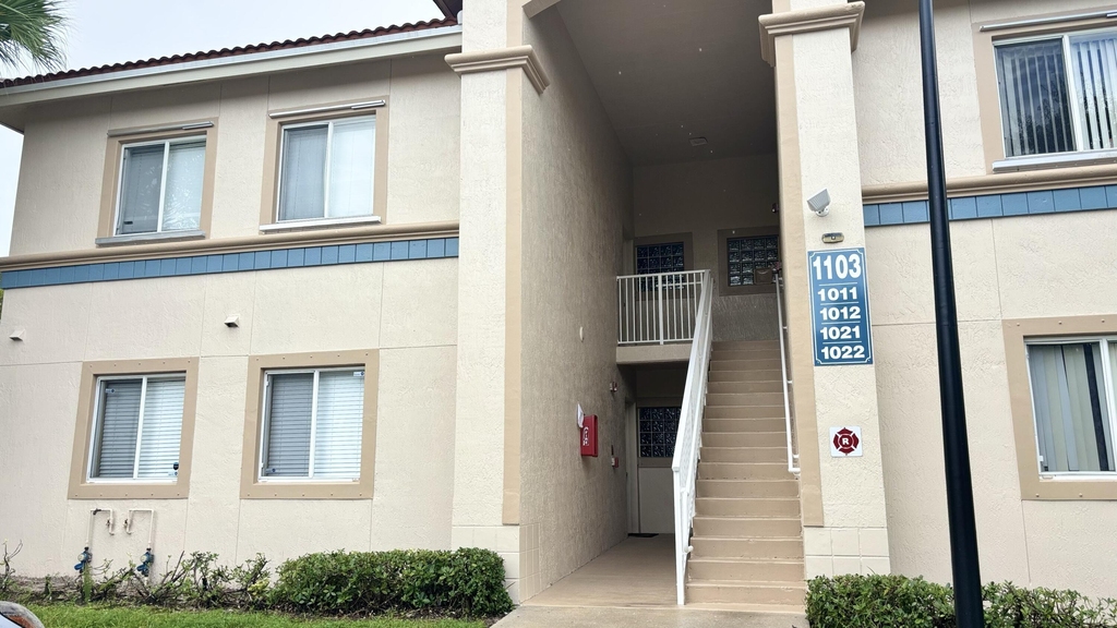 1103 Golden Lakes Boulevard - Photo 27