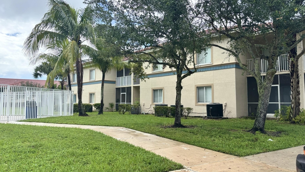 1103 Golden Lakes Boulevard - Photo 31