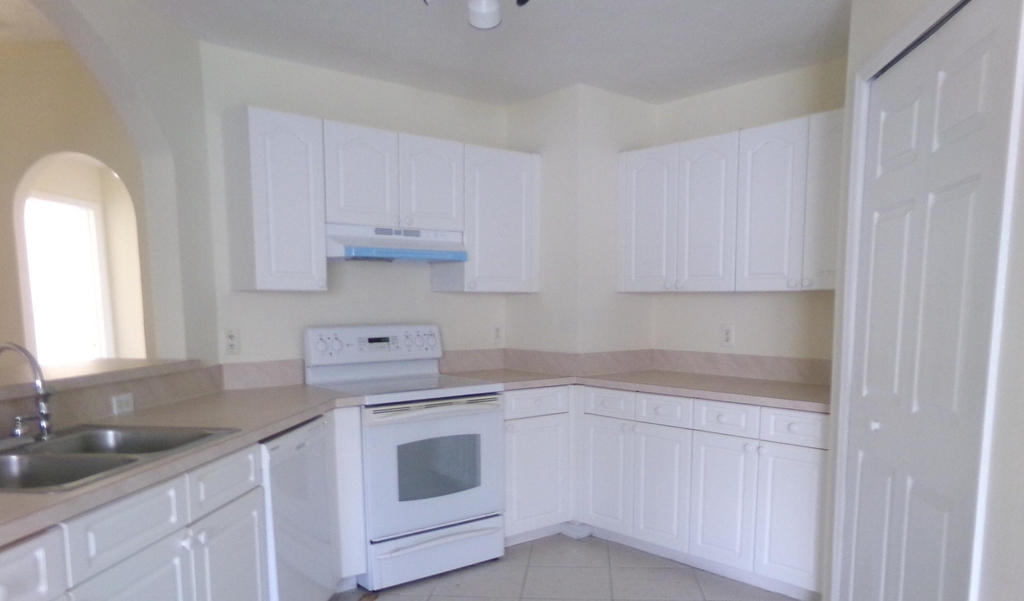 3014 Sw Segovia Street - Photo 4