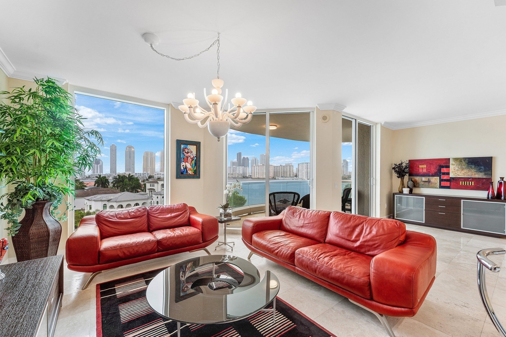 6000 Island Boulevard - Photo 0