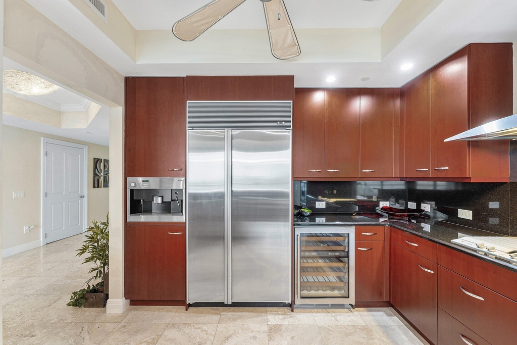 6000 Island Boulevard - Photo 10