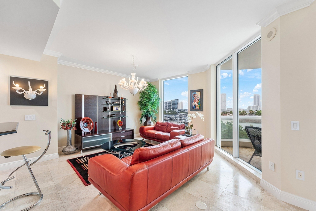 6000 Island Boulevard - Photo 5