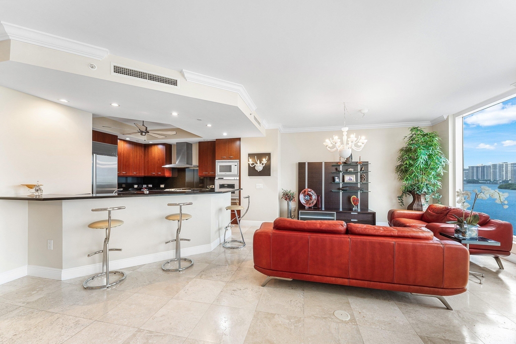 6000 Island Boulevard - Photo 4