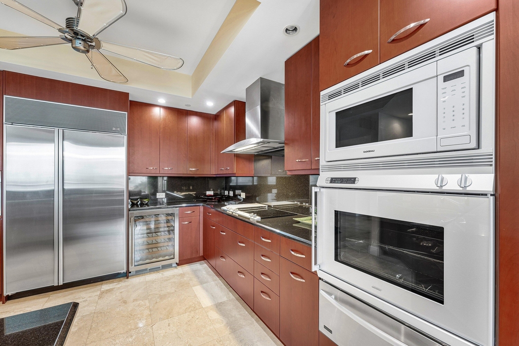 6000 Island Boulevard - Photo 8
