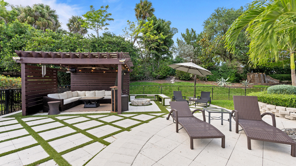 9521 Eden Manor - Photo 32