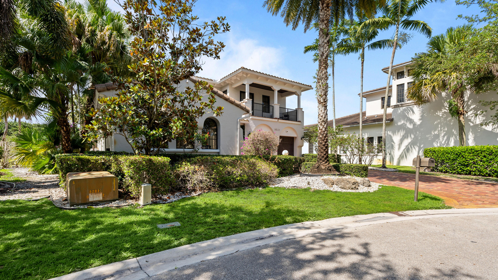 9521 Eden Manor - Photo 16