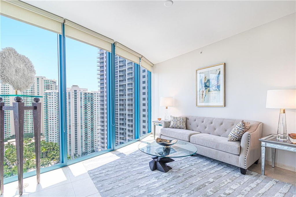 333 Las Olas Way - Photo 2