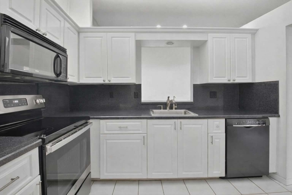 8146 Windgate Drive - Photo 4