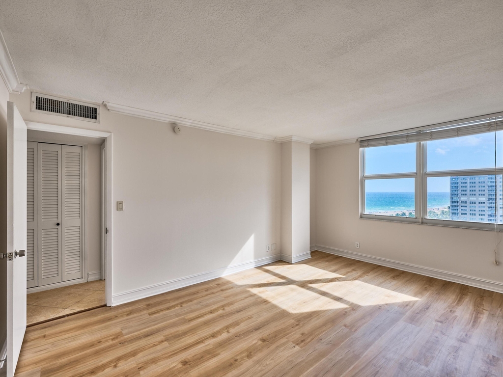 305 N Pompano Beach Boulevard - Photo 13
