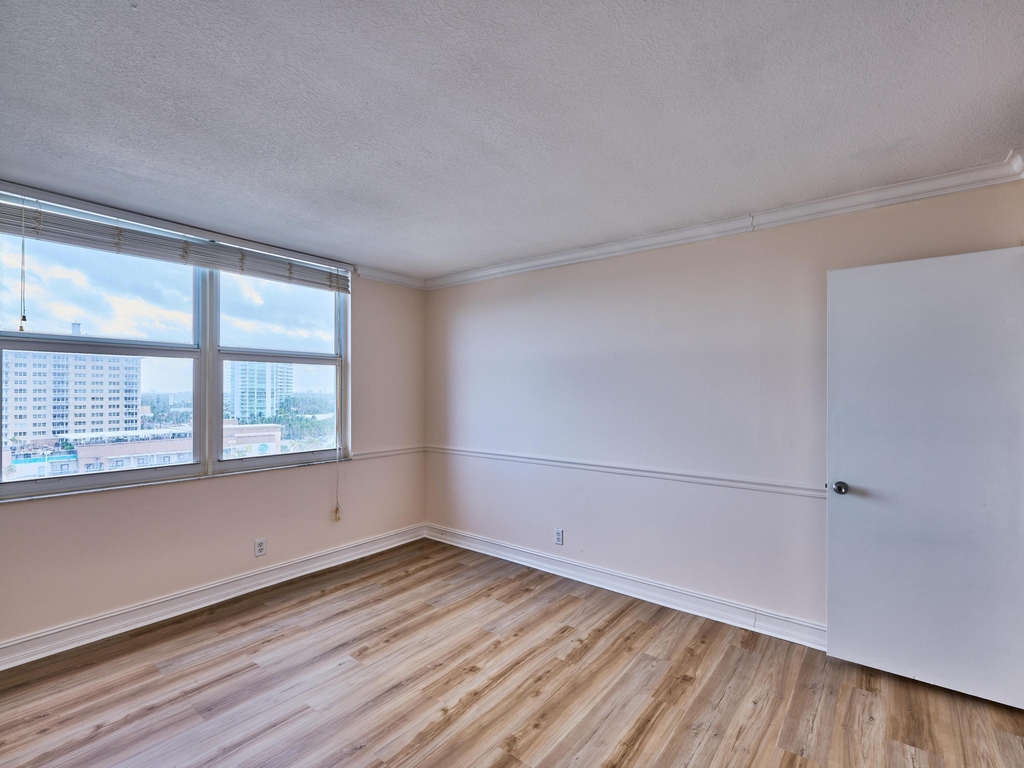 305 N Pompano Beach Boulevard - Photo 23
