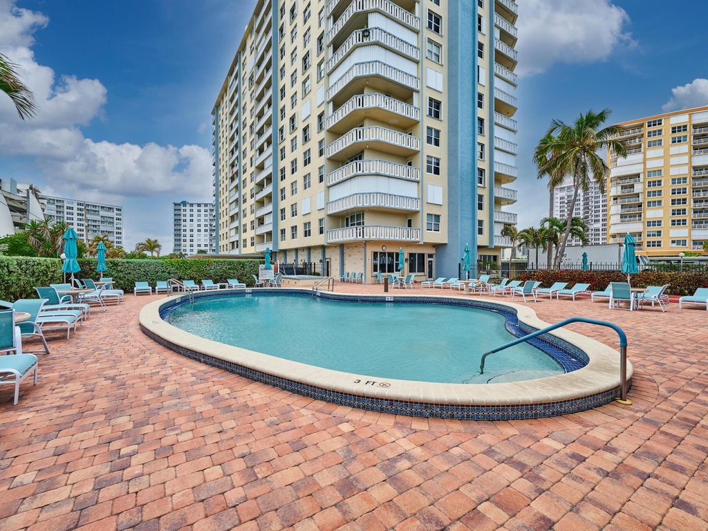 305 N Pompano Beach Boulevard - Photo 32