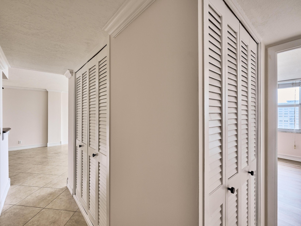305 N Pompano Beach Boulevard - Photo 11